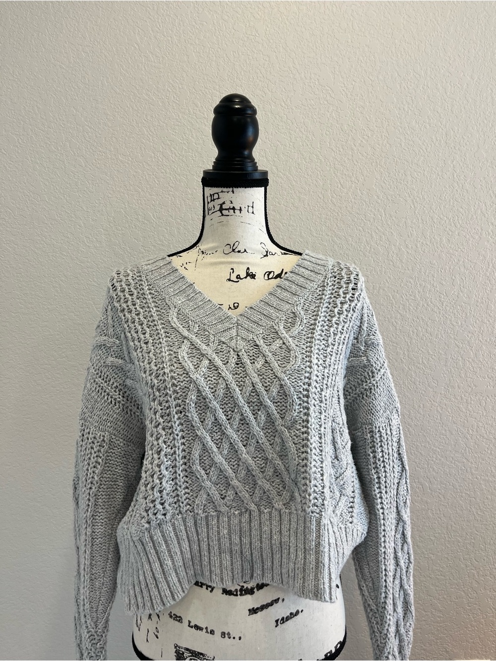American Eagle Outfitters Light Gray Cable V-Neck Sweater